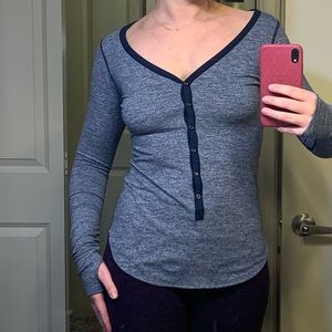 Lululemon Awesoma Henley top size 6